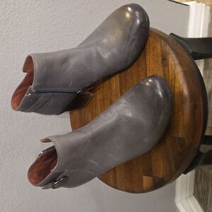 Dansko Perry Women's Gray Leather Ankle Booties Size 39 Casual Fall